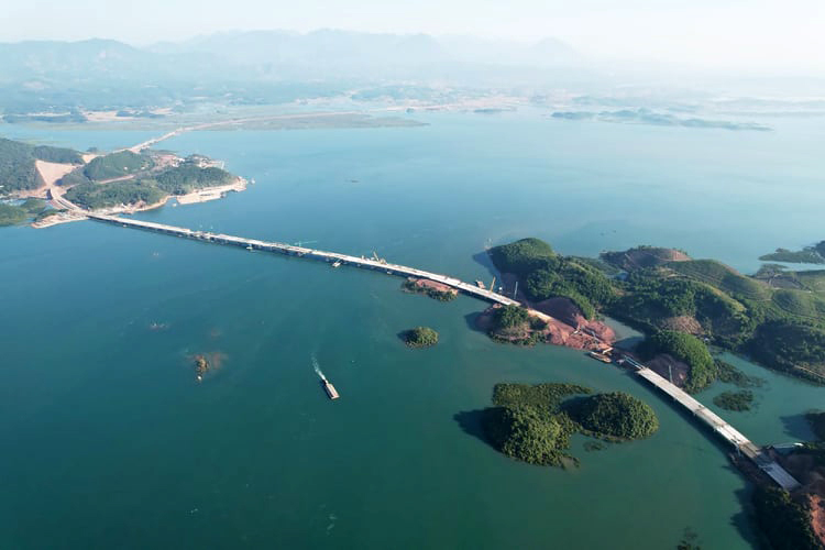 Những cây cầu trọng điểm của Quảng Ninh hợp long vào 2 tháng cuối năm 2021